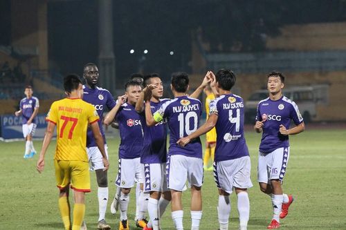 Hà Nội FC thắng đậm Nam Định trong ngày CĐV thành Nam 'nổi loạn'