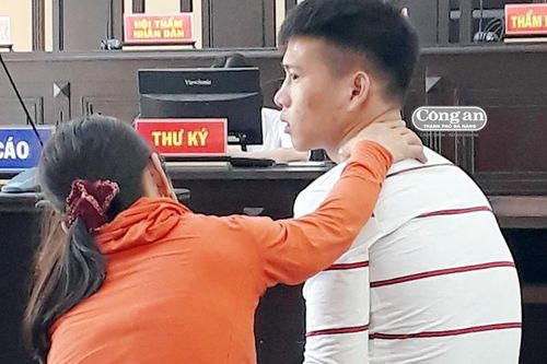 'Xộ khám' vì muốn đòi công bằng cho bạn gái