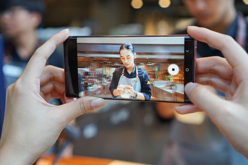 Cuộc so găng giữa 2 'bom tấn' Galaxy Note10 và iPhone 11