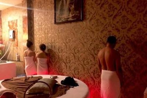 Đột kích 'động' massage có nhiều 'hotgirl' khỏa thân kích dục cho khách