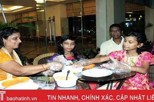 Trẻ em nước ngoài thích thú với Tết Trung thu ở Hà Tĩnh