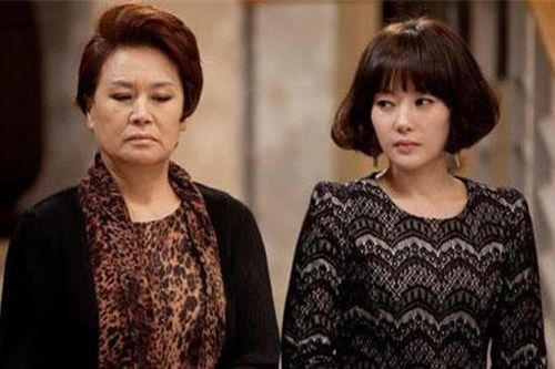 Biếu mẹ chồng ốm nằm viện 1 triệu đồng, tôi bị cả nhà bĩu môi chê bai kẹt sỉ