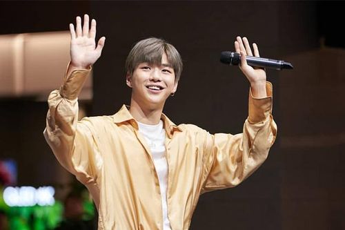 Ca hát thôi chưa đủ, 'center quốc dân' Kang Daniel chuẩn bị 'lấn sân' trở thành MC chương trình phát thanh đặc biệt