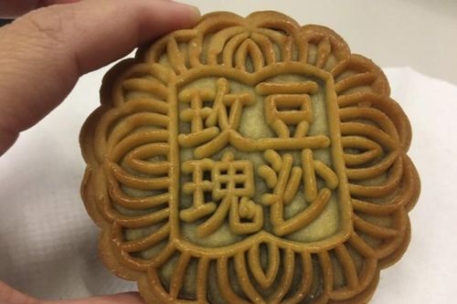 Bánh nướng, bánh dẻo giá siêu rẻ tràn ngập 'chợ mạng'