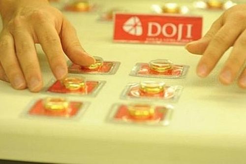 Giá vàng giảm sâu xuống mức 5 tuần