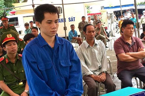 Chưa có giấy phép lái xe, gây tai nạn lãnh 2 năm 6 tháng tù