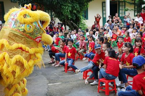 Tổ chức Đêm hội trăng rằm và tặng quà trẻ em dịp Tết Trung Thu