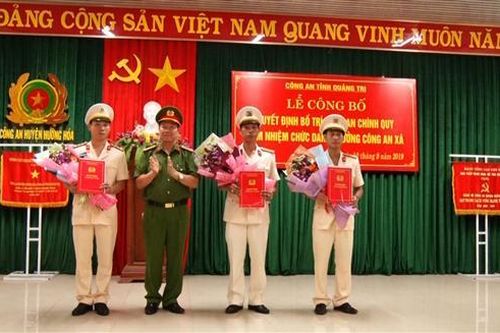 Công bố quyết định bổ nhiệm công an chính quy đảm nhiệm các chức danh công an xã