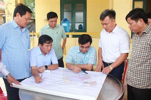 Chủ tịch UBND tỉnh Nguyễn Đức Chính kiểm tra một số dự án và đường trung tâm trục dọc Khu kinh tế Đông Nam