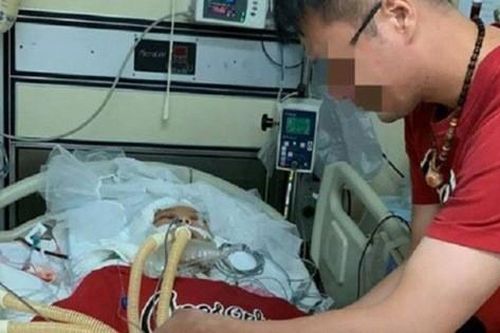 Đau xót cảnh người đàn ông cưới bạn gái đang hấp hối