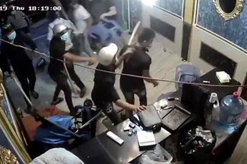 Vụ giang hồ đập phá nhà hàng ở Sài Gòn: Khởi tố thêm kẻ kéo đàn em đi đập phá