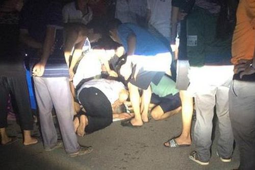Ngã xuống tầng hầm đang ngập nước, bé trai 4 tuổi đuối nước thương tâm