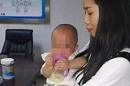 Mẹ nhẫn tâm bán 2 con song sinh với giá hơn 200 triệu để mua điện thoại mới và trả nợ thẻ tín dụng