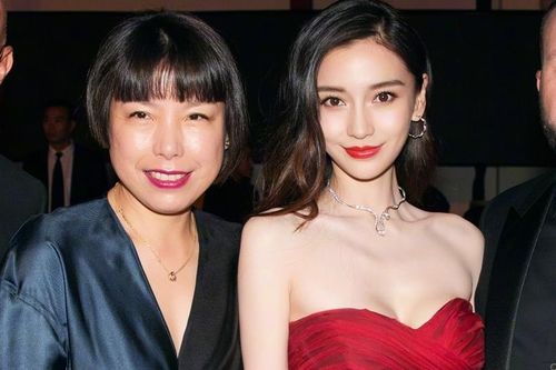 Nghệ sĩ Trung Quốc tranh vị trí, nói dối số đo ba vòng khi dự thảm đỏ