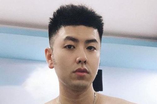 Akira Phan đăng ảnh khoe body đầy vết dao kéo hậu phẫu thuật thẩm mỹ
