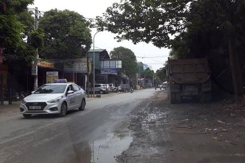 Đường 72 nhiều đoạn bong tróc nham nhở