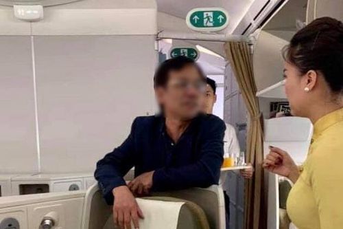 Phạt 1 nhân viên an ninh vụ doanh nhân sàm sỡ nữ hành khách trên máy bay