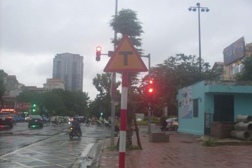Cần sớm hoàn chỉnh đường Nguyễn Văn Huyên kéo dài