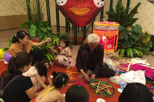 Đưa trẻ em về với Tết Trung thu truyền thống