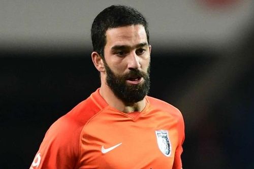 Sốc với 'côn đồ' Arda Turan: Đấm vỡ mũi ca sĩ, bắn súng trong bệnh viện, bị tố quấy rối tình dục