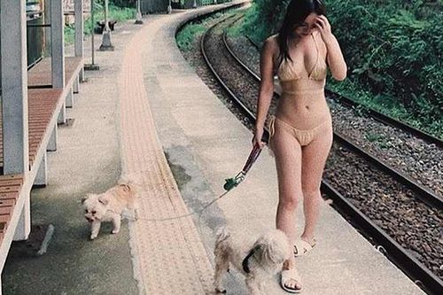 Mặc bikini dắt chó đi dạo, ca sĩ Australia gốc Á Kimberley Chen gây phẫn nộ