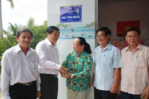 Trao 15 căn nhà tình nghĩa cho người có công và hộ dân vùng biên