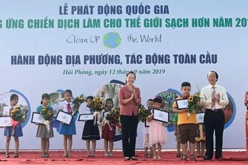 Thúc đẩy vai trò của phụ nữ trong quản lý rác thải nhựa