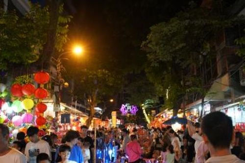 Phố cổ Hà Nội nhộn nhịp đón tết Trung Thu