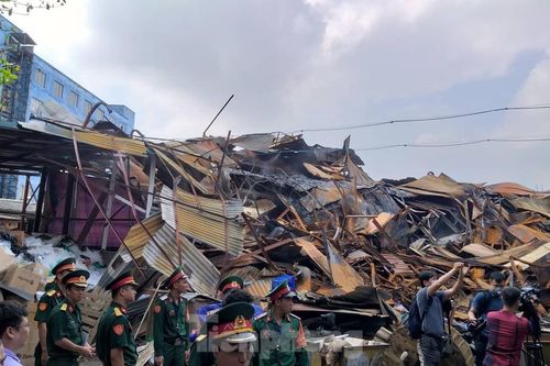 Cảnh tan hoang đổ nát bên trong nhà máy Rạng Đông sau nửa tháng xảy ra vụ cháy