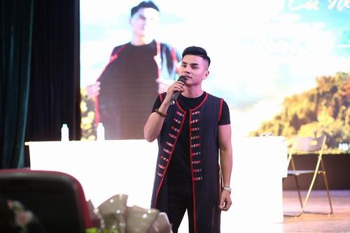 Ngôn tình với 'Hoa của núi' của Sao mai La Hoàng Quý