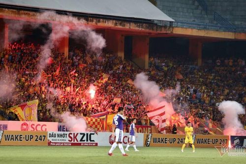 Tuyển Việt Nam mơ World Cup: Người ra sức làm, kẻ cố phá