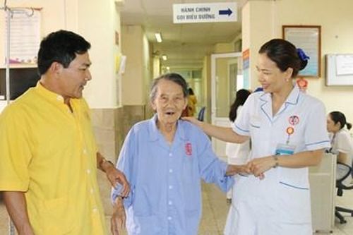 Cụ bà 101 tuổi đi cắt ruột thừa