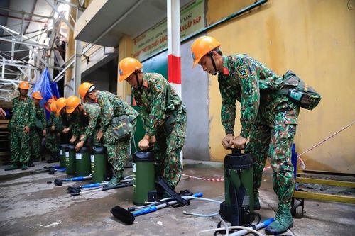 Bắt đầu quá trình xử lý khử độc tại kho cháy của Rạng Đông