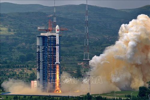 Trung Quốc phóng thành công 3 vệ tinh mới