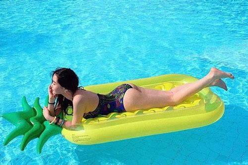 Lê Âu Ngân Anh 'tái xuất' khoe body nuột nà 'đốt mắt'
