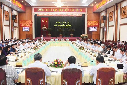 Cho ý kiến về công tác cán bộ và Nghị quyết phát triển rau, hoa và cây ăn quả