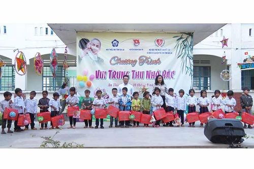 Nhà Thiếu nhi tỉnh Gia Lai: 'Vui Trung thu nhớ Bác'