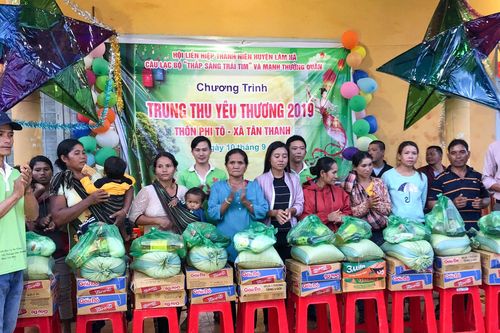 Hạnh phúc sẻ chia với 'Trung thu yêu thương 2019' của thanh niên huyện Lâm Hà