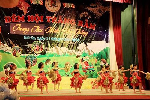 Đêm hội trăng rằm 'Trung thu miền ban trắng'