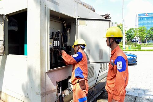 Đảm bảo an toàn lưới điện và thông tin liên lạc mùa lễ hội