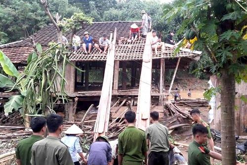 Di chuyển gấp 18 hộ dân ra khỏi vùng sạt lở