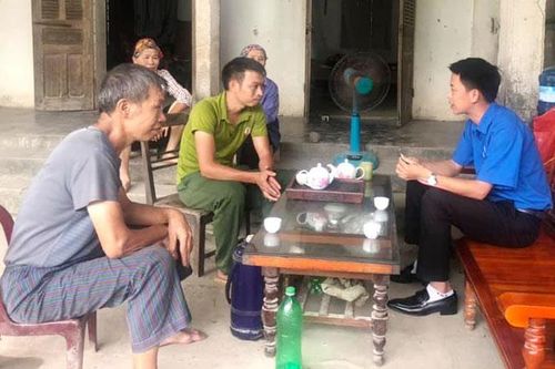 Dũng cảm cứu người giữa dòng nước xiết