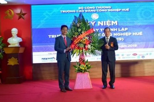 Giáo dục Tin tức giáo dục Kỷ niệm 120 năm thành lập Trường cao đẳng Công nghiệp