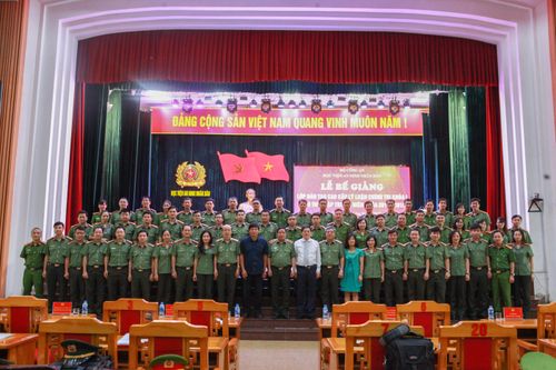 Bế giảng Lớp đào tạo Cao cấp lý luận chính trị Khóa I