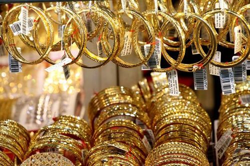 Giá vàng đang ở ngưỡng thấp, nhà đầu tư có nên mua vào?