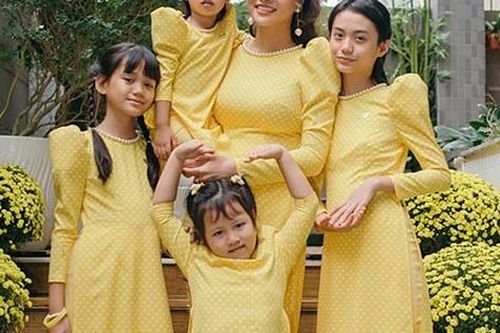 Vũ Thu Phương đưa con chồng về sống chung