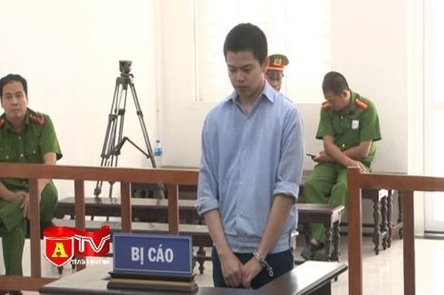 Bị mắng vì chơi game, nam sinh viên dùng dao đâm mẹ trọng thương
