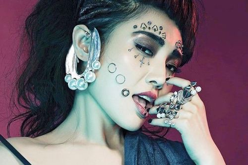 'Tiểu Long Nữ' Từ Đông Đông gây tranh cãi với hình ảnh mới