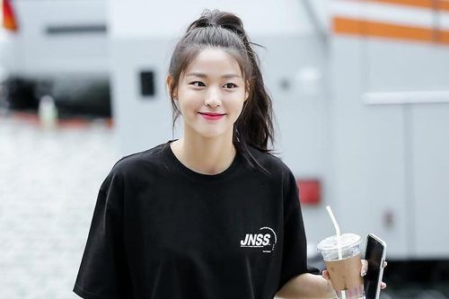 Nhan sắc đời thường của những báu vật quốc dân showbiz Hàn