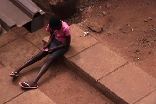 Bị đuổi khỏi lớp vì đến kỳ kinh nguyệt, nữ sinh Kenya 14 tuổi tự sát